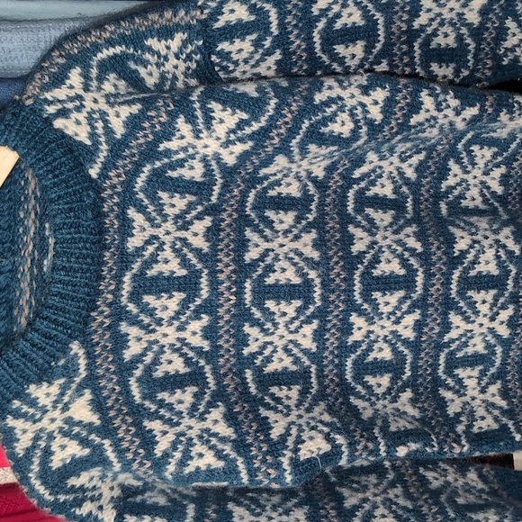 Icelandic Wool Vintage Handmade Blue & White Floral Sweater - Picture 8 of 8